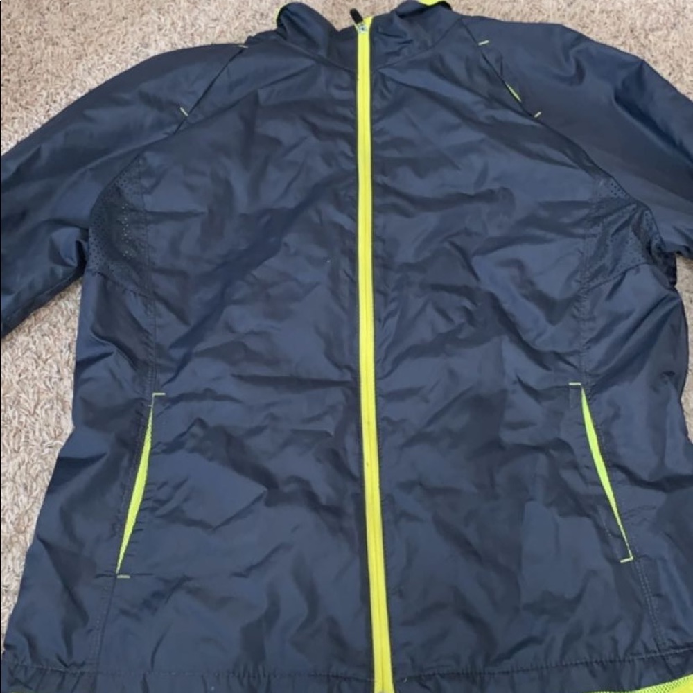 dark gray/yellow wind breaker